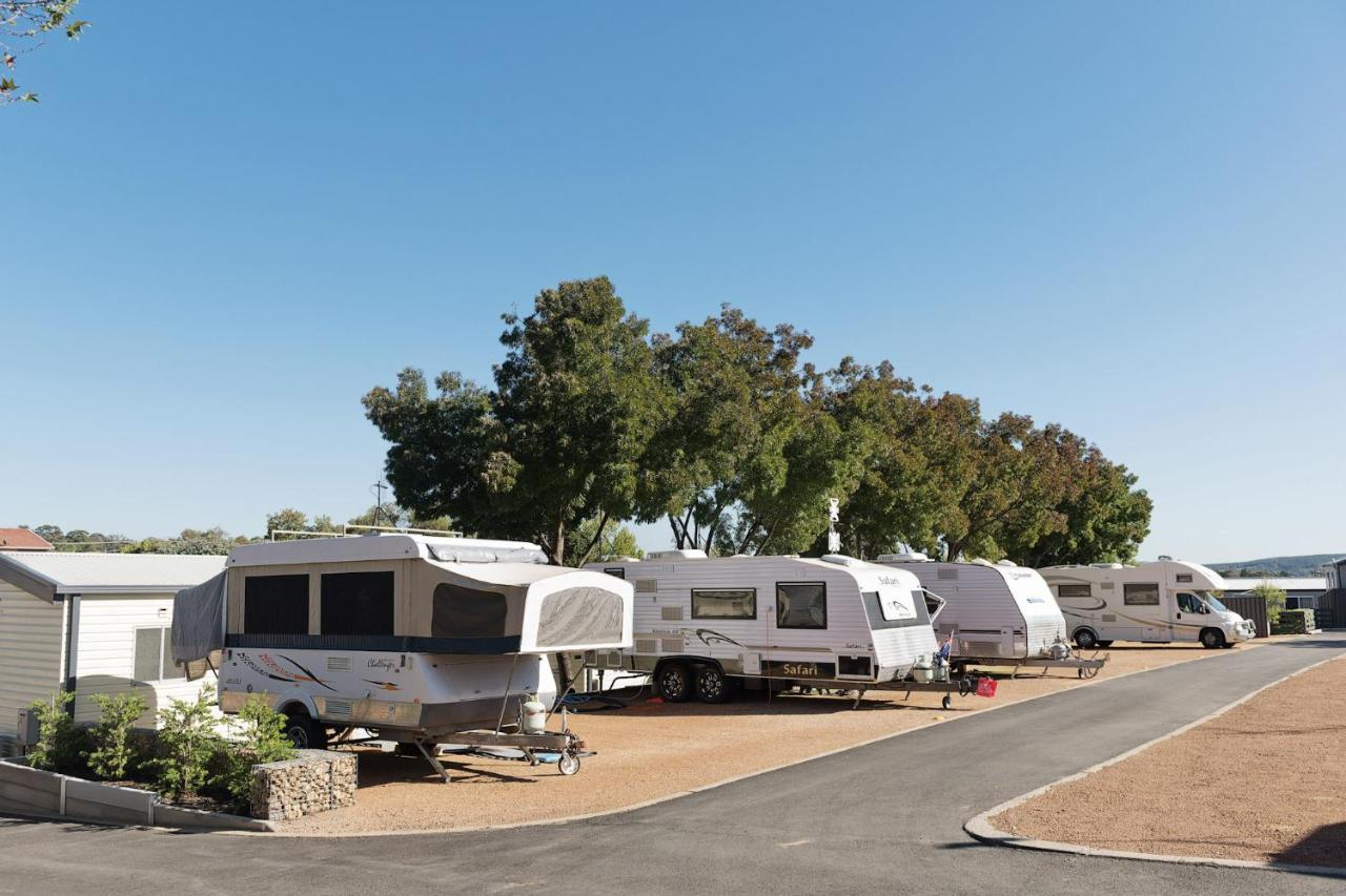 Crestview Tourist Park Queanbeyan Exterior foto